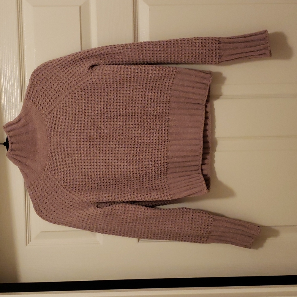 Semi-cropped light purple sweater